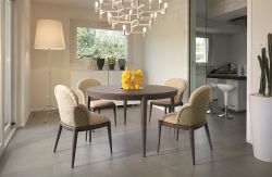 Итальянский стол и стулья Volpi Tolomeo/Sally. Фото